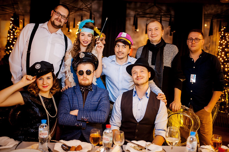 Команда компании празднует Новый год в ресторане Bishkek